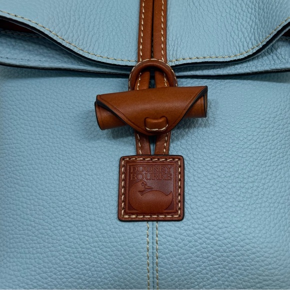 NWT Dooney & Bourke leather toggle Crossbody w/ dustbag - Picture 3 of 17